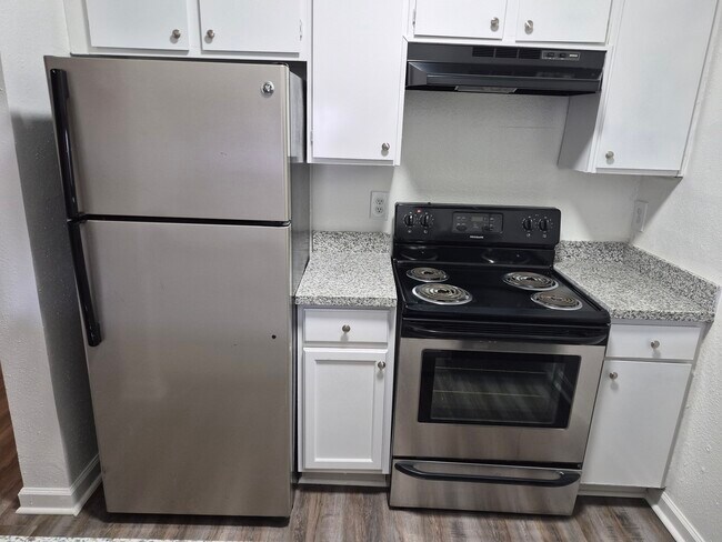 Cocina - Golden Village Townhomes