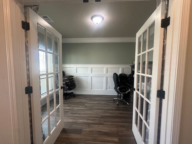Photo - Spacious 4 bed, 2.5 bath Home with Neighborhood Amenities!