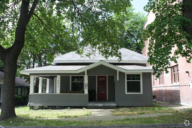 Building Photo - 415 NE Oak St Rental