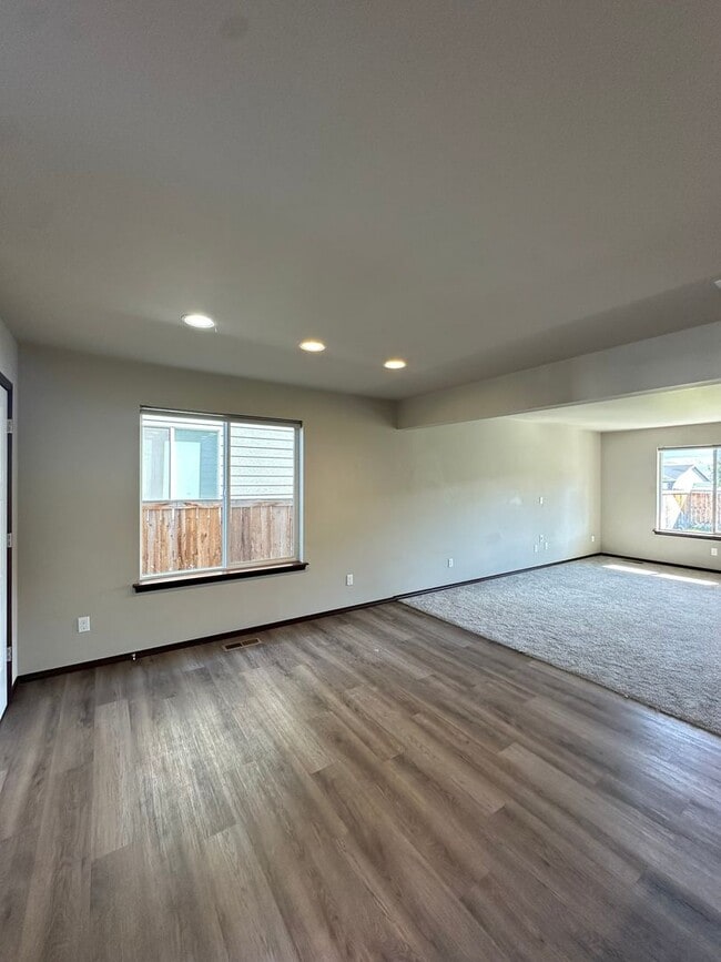 Photo - Amazing 3 Bedroom 2.5 Bath Duplex!