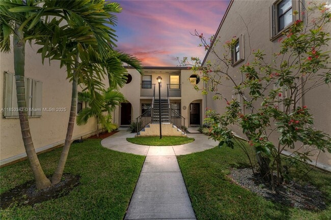 Building Photo - 11344 Taft St Unit 11344 Rental