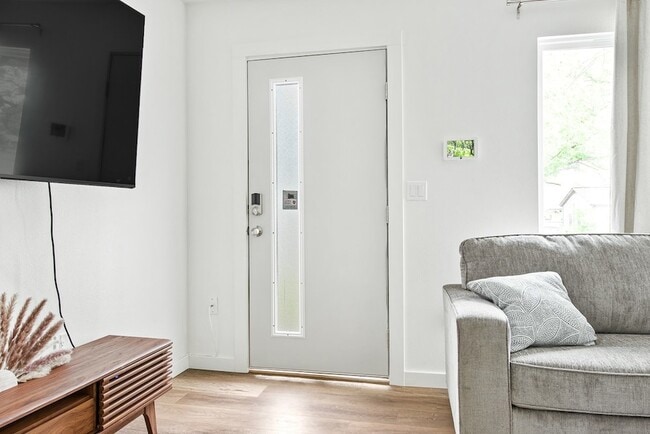 Photo - 2321 Muret St