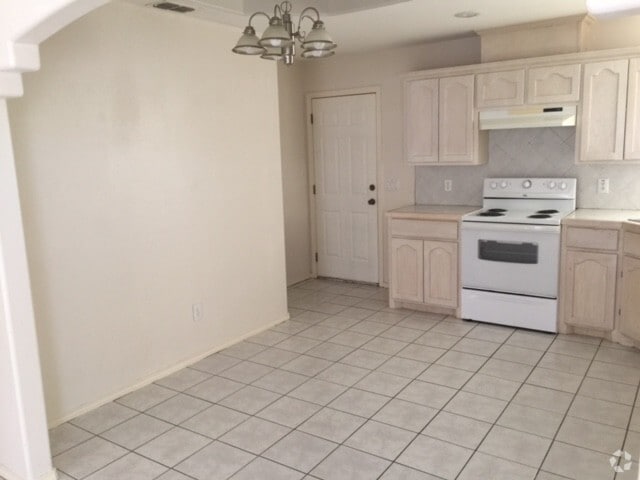 Building Photo - 2303 Moonlight Ln Unit 4 Rental