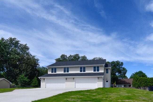 Photo - 735 Hoffman Rd