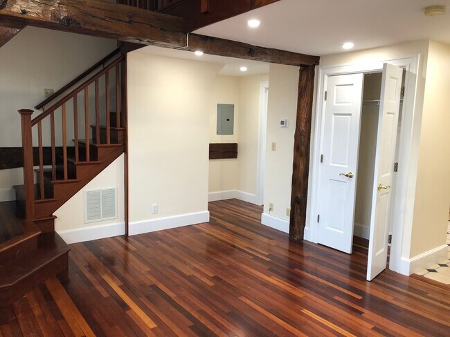 Sala de estar de Apt 4 - Ivy Hall Estate