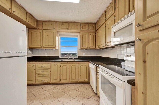 Photo - 2025 NE 164th St Unit 716