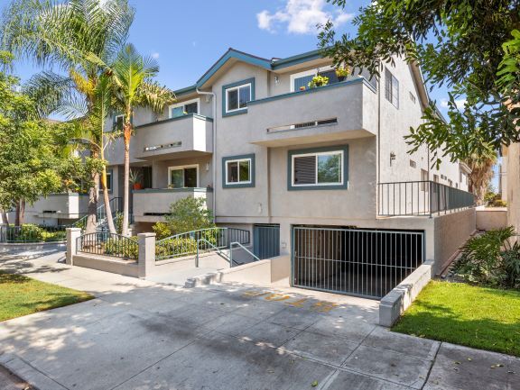Elmwood Apartments - Elmwood Apartments