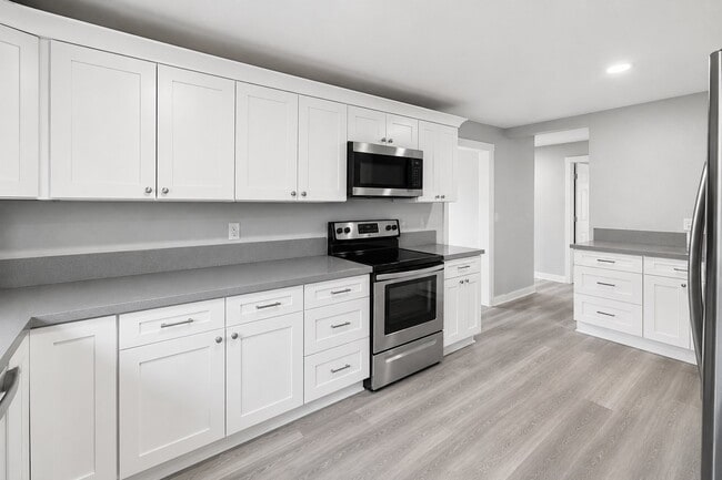 Photo - 1051 W Oak St