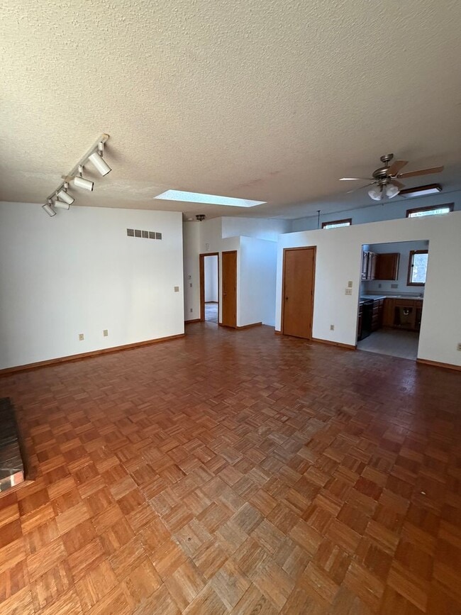Photo - 3 Bed/2 Bath in Iowa City