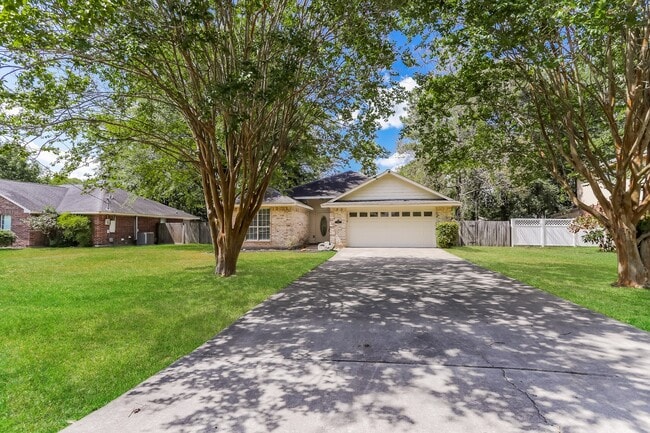 Building Photo - 7122 Woodland Oaks