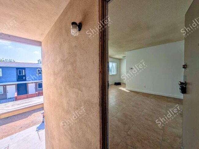 Upstairs 2 Bedroom 1 Bath with Massive Walk In Closet, Covered Gated Parking