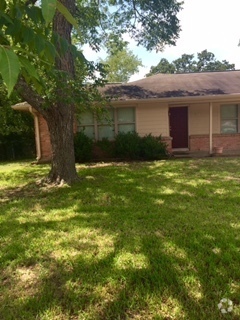 Building Photo - Tons of Character in this 3/2 Rental