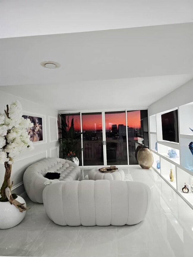 Photo - 1000 W Island Blvd Unidad 2312