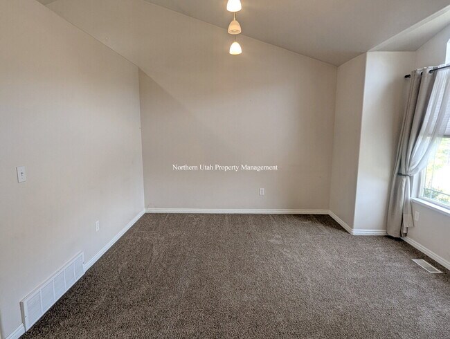 Photo - 4-Bed, 3.5 Bath Home with Scenic Views in South Ogden