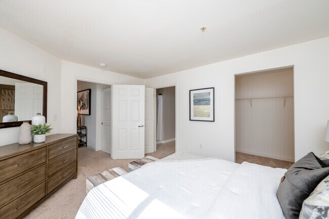 2BR, 2BA – 782SF - Bedroom