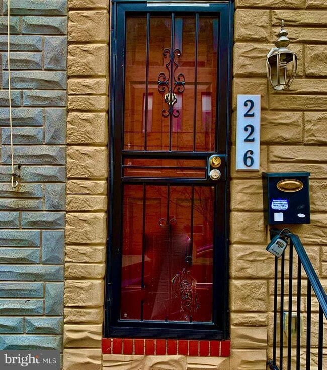 Building Photo - 226 N Glover St Rental