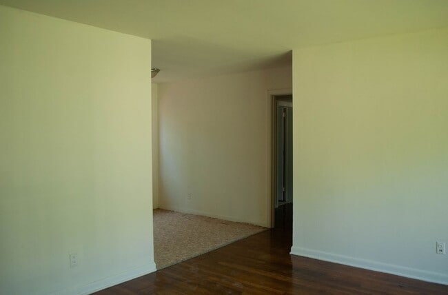 Photo - 700 Apache St