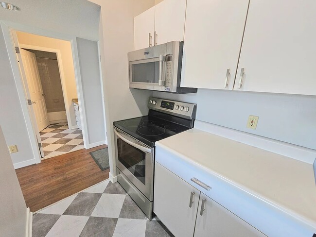 Photo - 112 W Washington Blvd