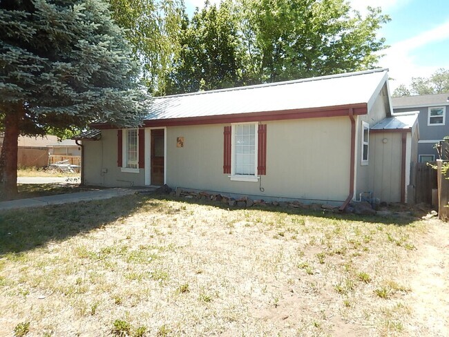 Building Photo - *Price Reduced!* 3 Bedroom, 1 Bathroom Les... Rental