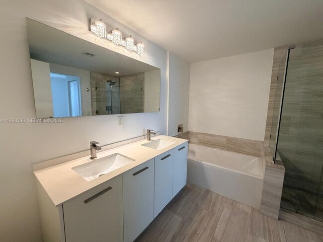 Photo - 1300 Brickell Bay Dr Unit 607