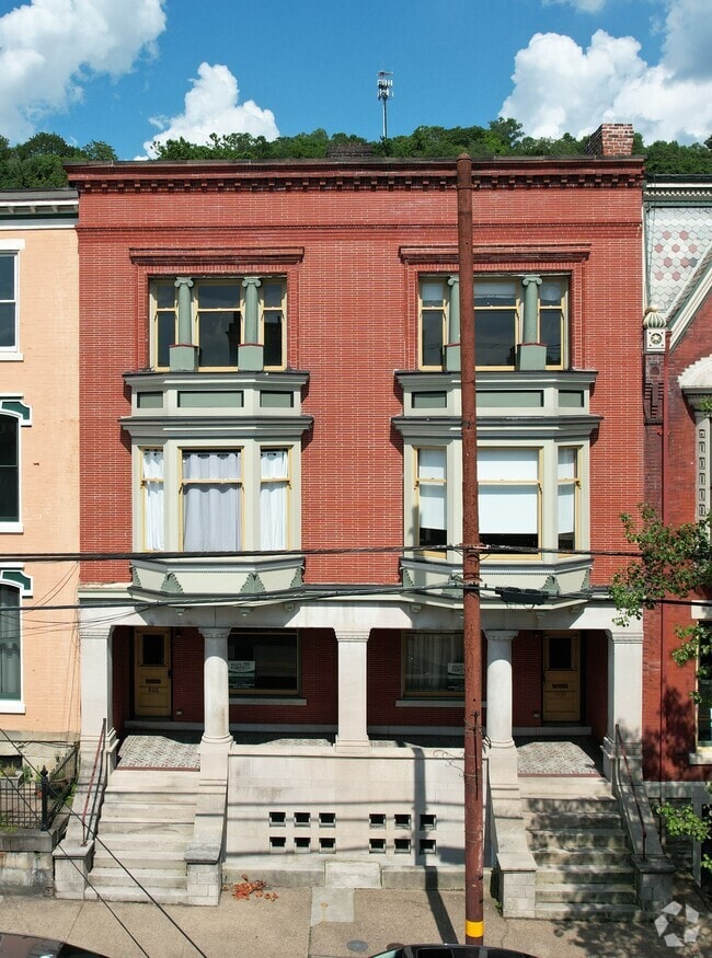 Building Photo - 808 Main St Rental