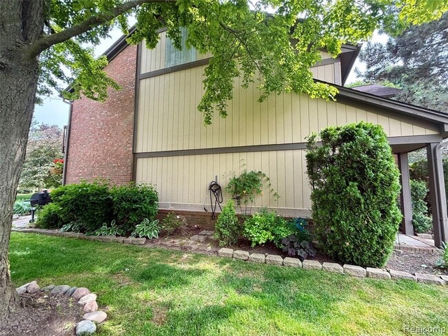 Photo - 1550 Meadowside Dr Unit 187