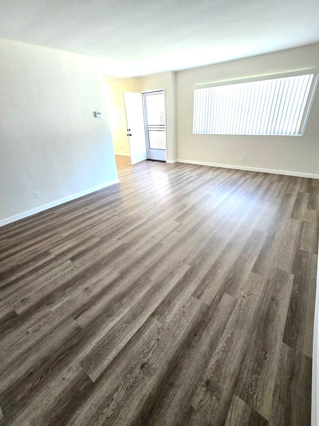 Photo - 2974 Sherwin Ave