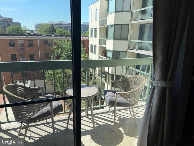 Photo - 955 26th St NW Unit 506