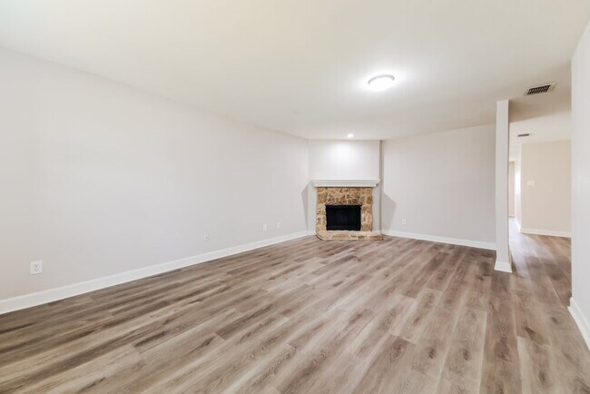 Photo - 527 Indian Paintbrush House