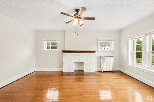 1BR, 1BA - 600SF - Living Room