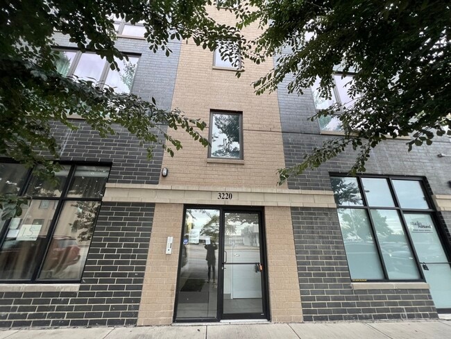 Building Photo - 3220 S Ashland Ave