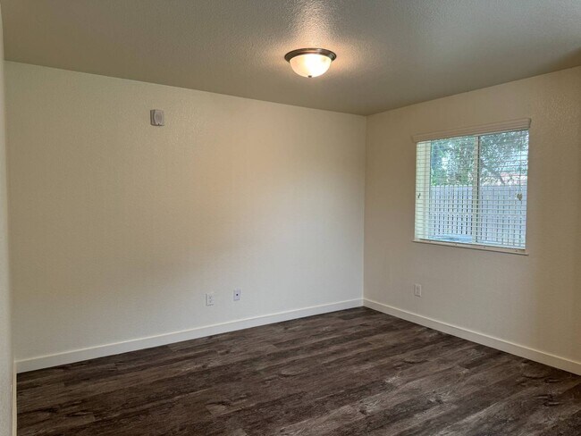 Photo - 21155 Gosling Rd