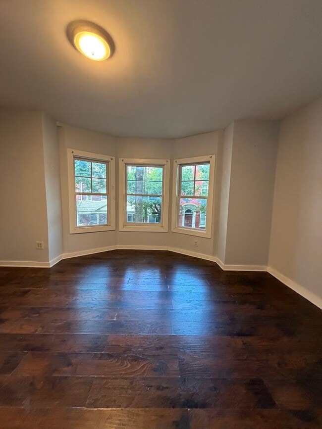 Photo - 239 S 6th St Unit Apt 2