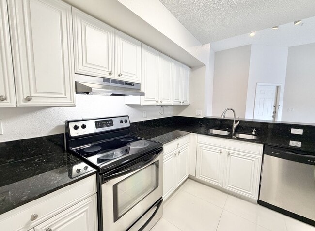 Photo - ** IBIS CLUB ** 1 BED / 1 BATH - CONDO - GATED COMMUNITY - SMALL PET OK! - ANNUAL RENTAL