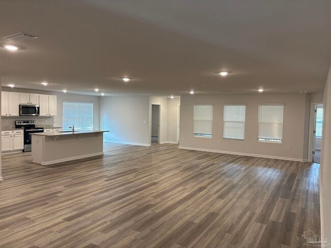 Photo - 9728 MilleeLoop