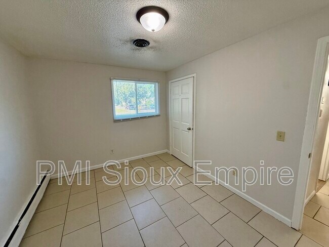 Photo - 705 W 18th St Unidad 2