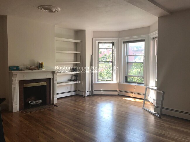 Building Photo - 114 Saint Botolph St Unit 2