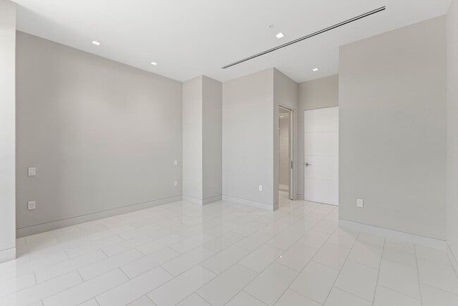 Photo - 6587 N Palmeraie Blvd Unit 2003