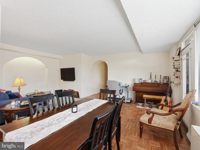 Photo - 4740 Connecticut Ave NW Unit 818