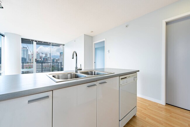 Photo - 131 Regiment Square