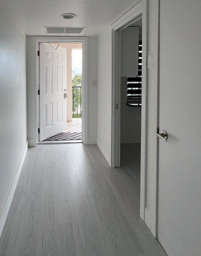 Photo - 2202 S Cypress Bend Dr Unit Gorgeous and spacious