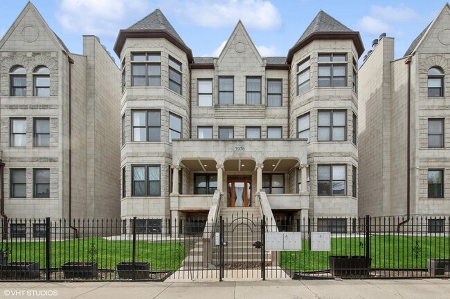 Building Photo - 3976 S Ellis Ave Unit GS Rental