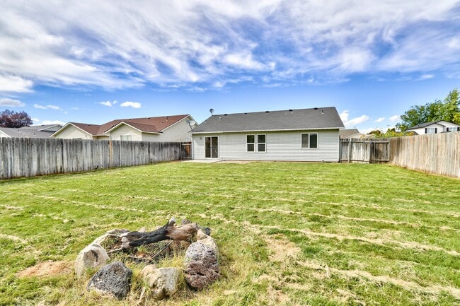Photo - 2021 W Grouse St