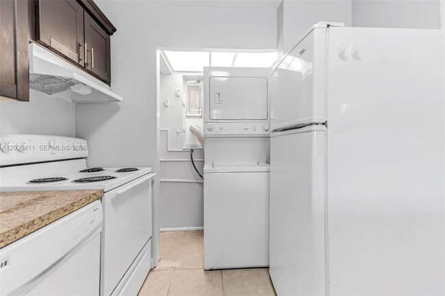 Photo - 7900 Fairview Dr Unit 105
