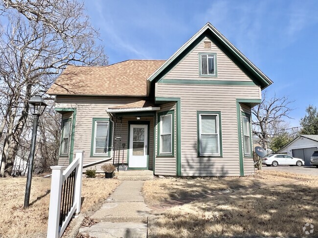 Building Photo - 1117 Wheeler St Rental