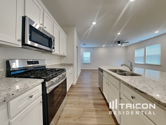 Photo - 2464 Lennox Rd SE