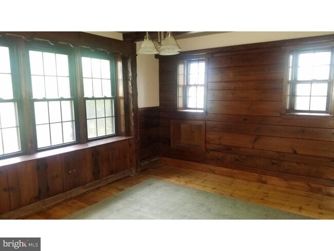 Photo - 1371 Old Airport Rd