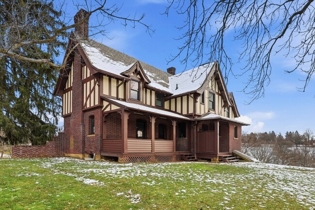 Photo - 1 Fox Hill Dr