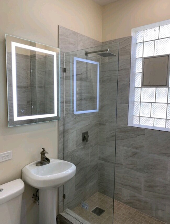 Photo - 3614 S Hamilton Ave Unidad 2