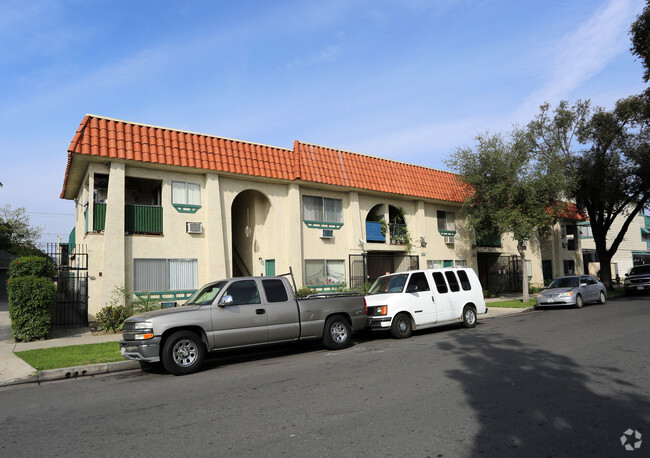 Santa Ana Birch Apartments - Santa Ana Birch Apartments